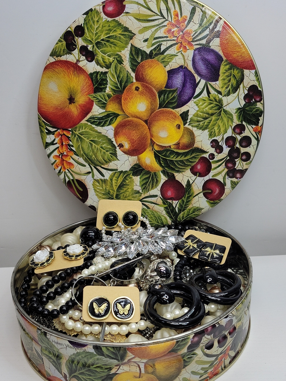 Vintage Tin Filled With Jewelry
